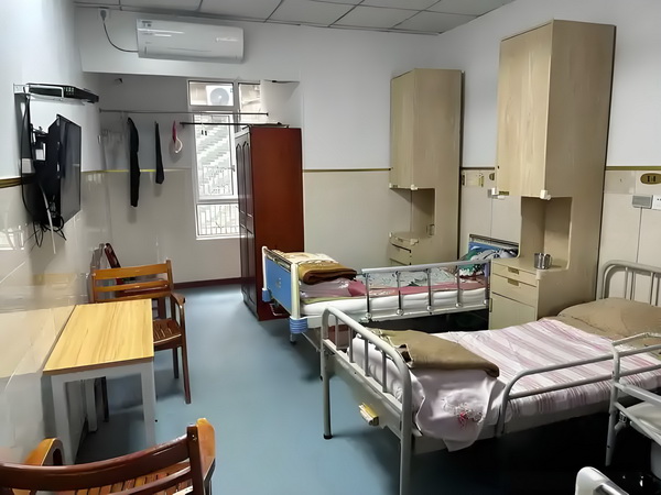 2025留学生深圳落户条件新规_变态男躲女神床下，尺度生猛的日本电影！ 腾讯娱乐月7日消讯8息